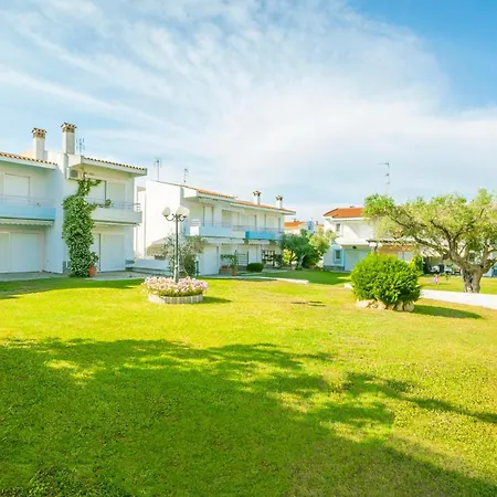 Sofia Summer Пефкохори